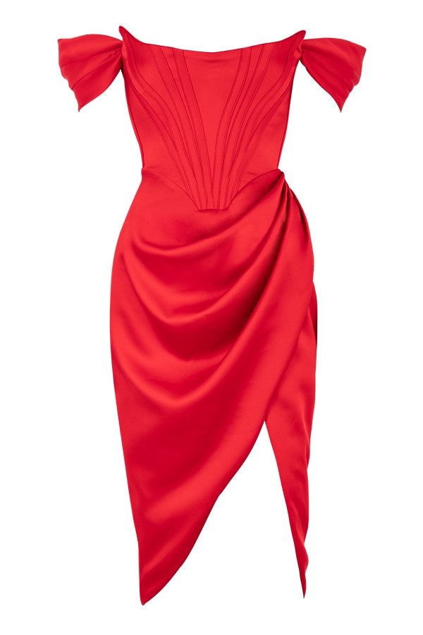 abito rosso in raso con spalle scoperte