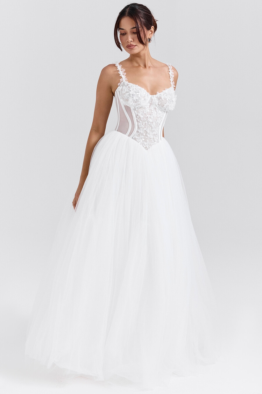 abito da sposa in tulle con pizzo floreale bianco