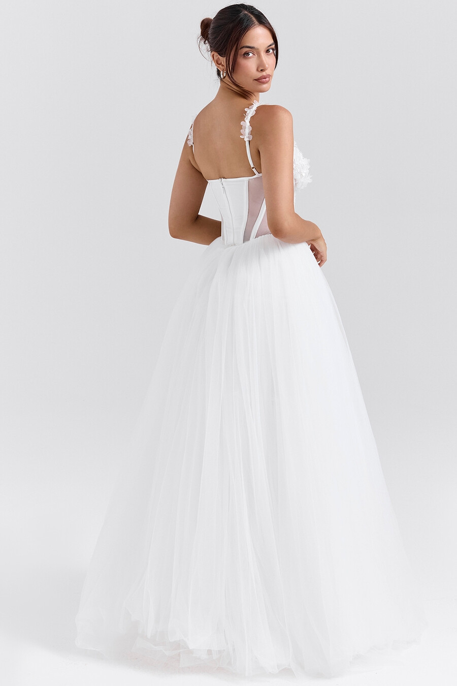 abito da sposa in tulle con pizzo floreale bianco