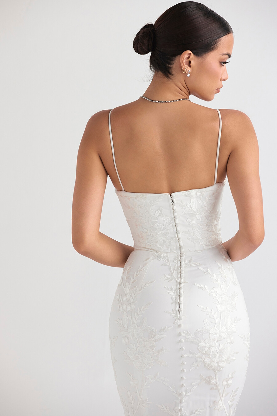 abito da sposa in pizzo bianco