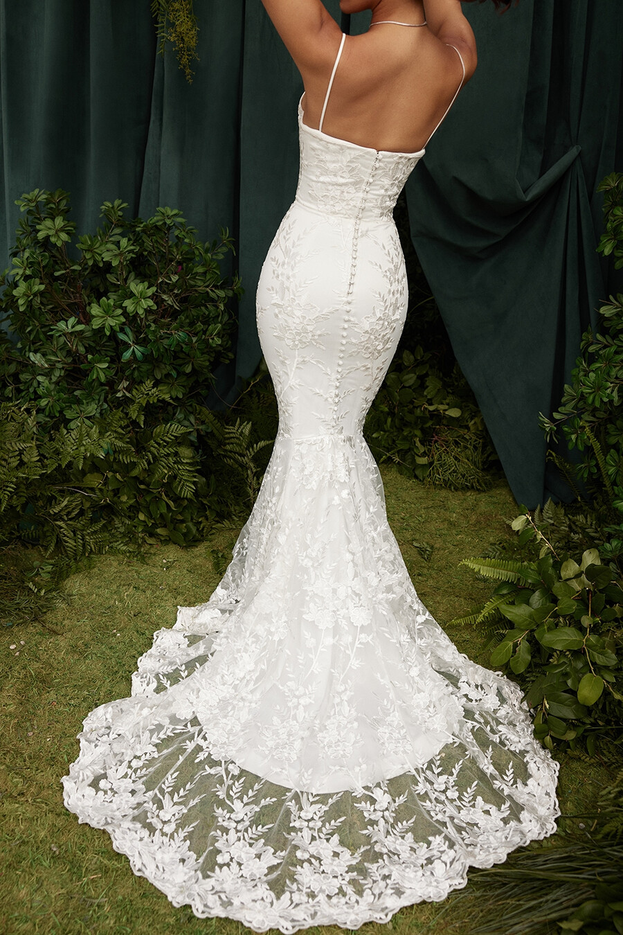 abito da sposa in pizzo bianco