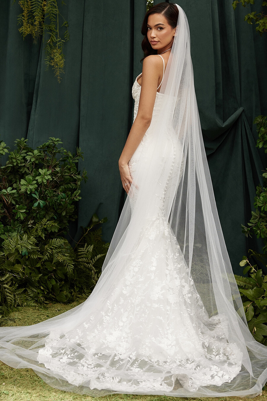abito da sposa in pizzo bianco