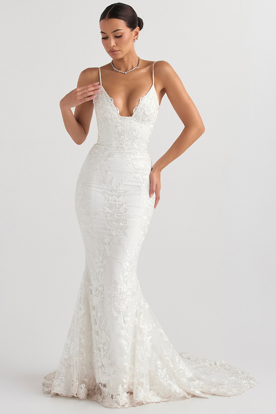abito da sposa in pizzo bianco