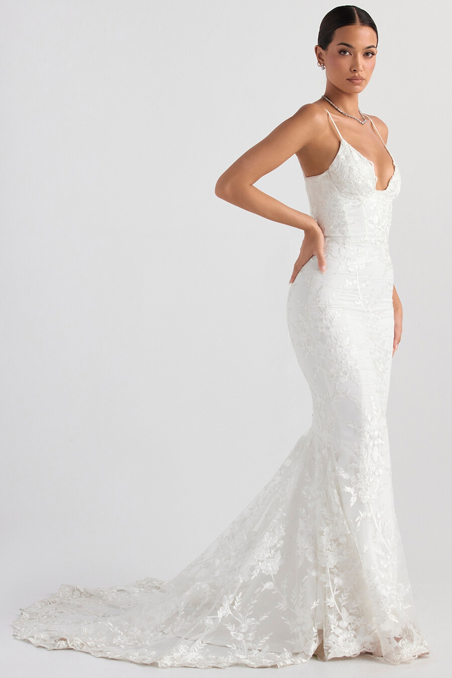 abito da sposa in pizzo bianco