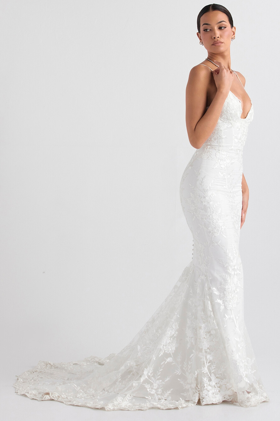 abito da sposa in pizzo bianco