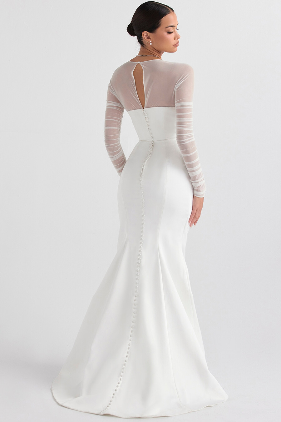 abito da sposa in raso bianco
