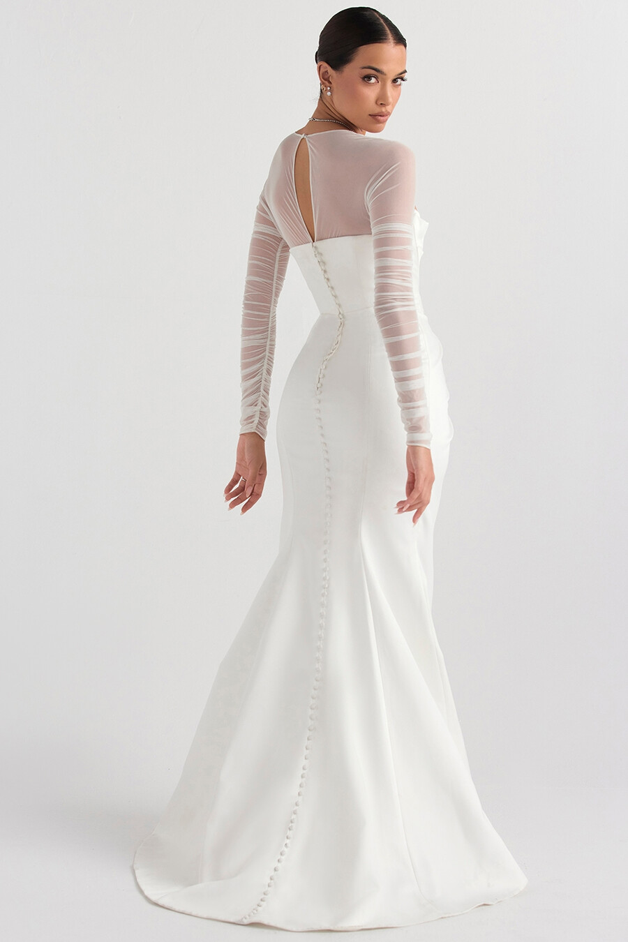 abito da sposa in raso bianco