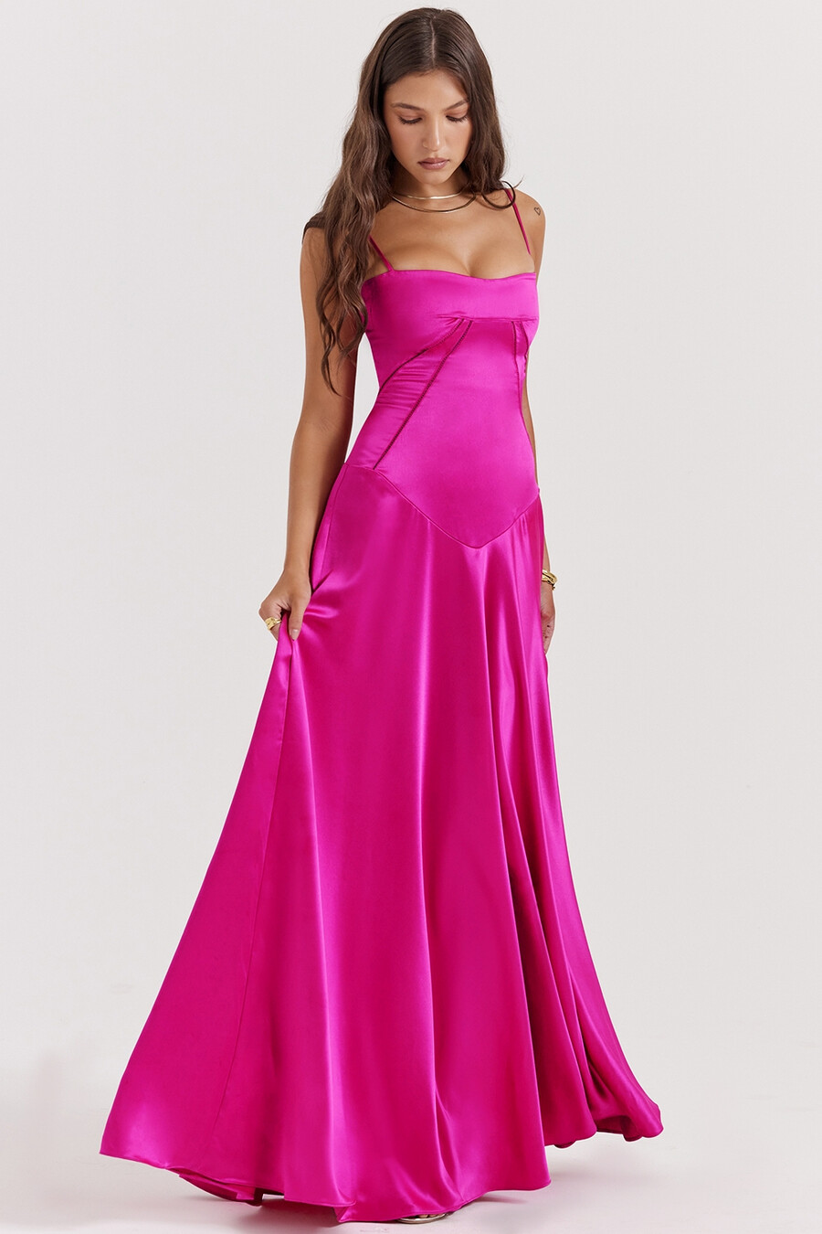 abito lungo fucsia con lacci