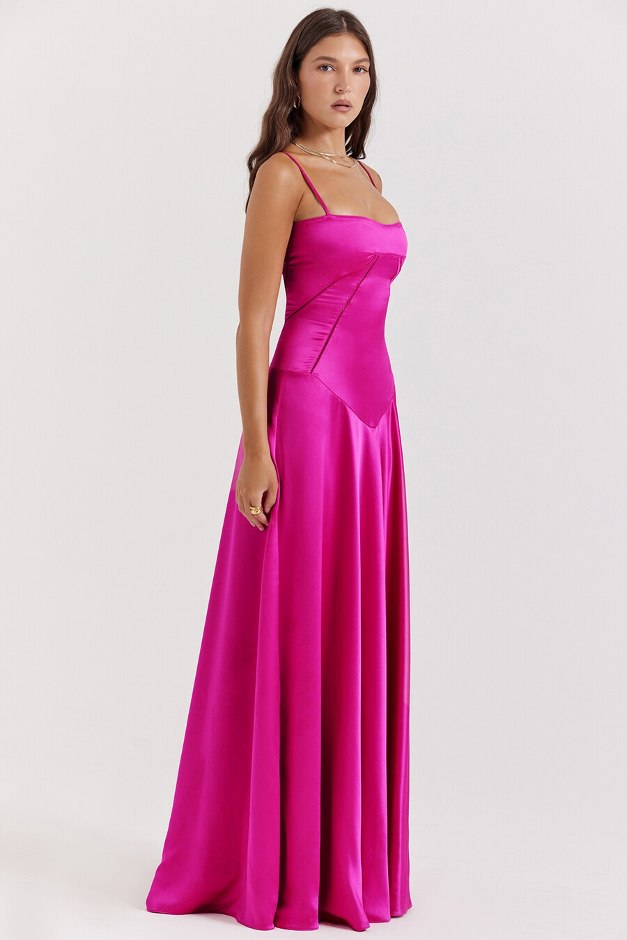 abito lungo fucsia con lacci