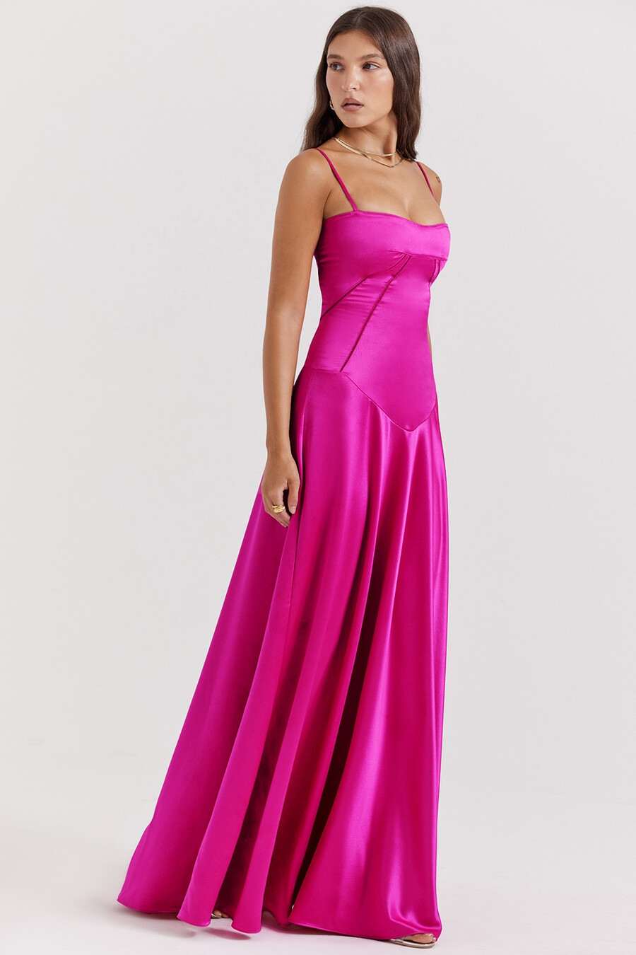 abito lungo fucsia con lacci
