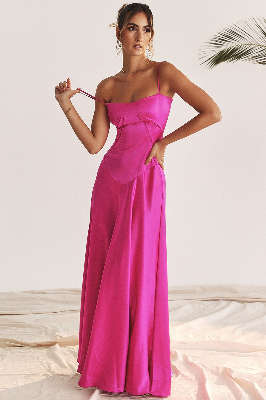 abito lungo fucsia con lacci