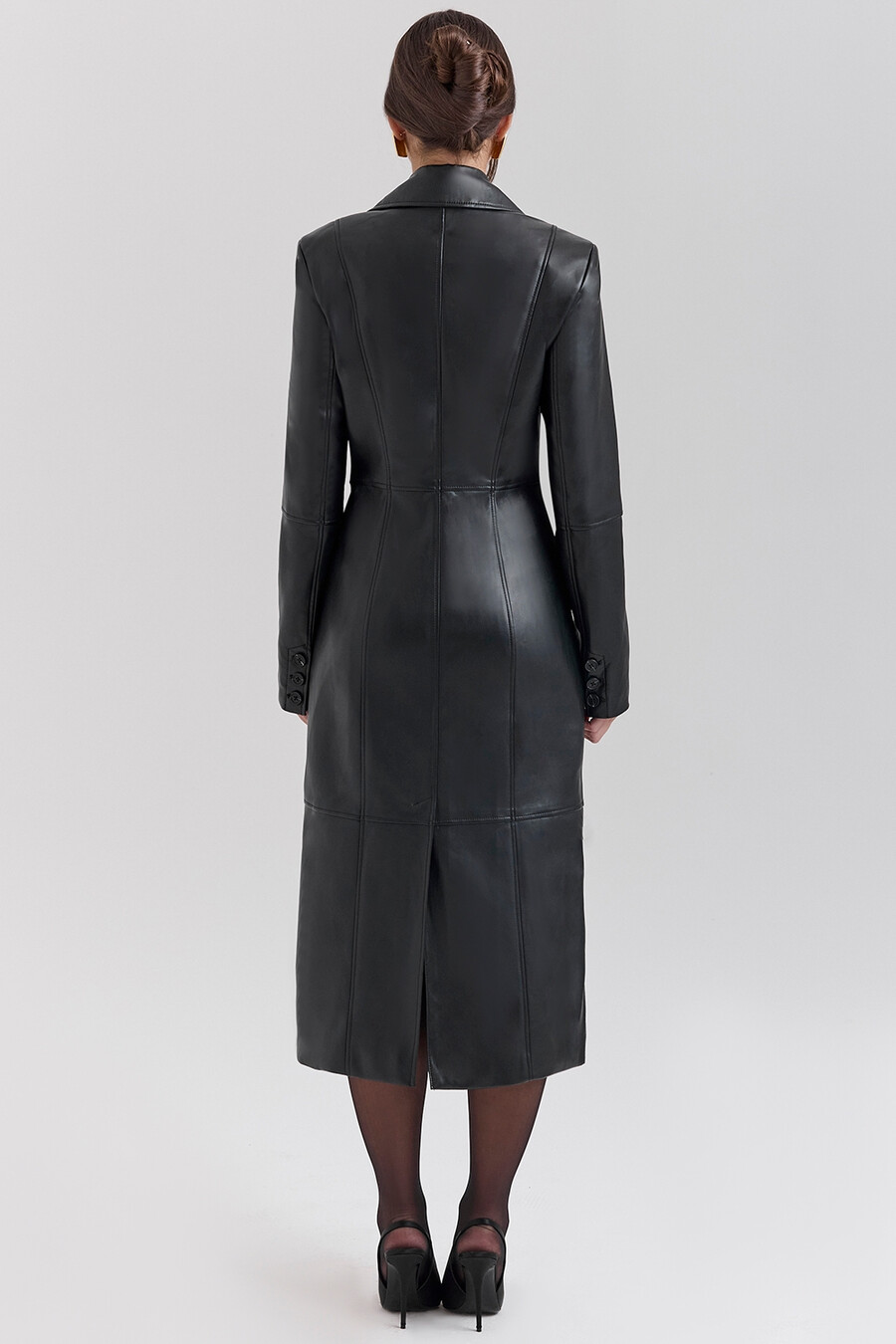 cappotto in pelle vegana con finiture in pelliccia sintetica nera