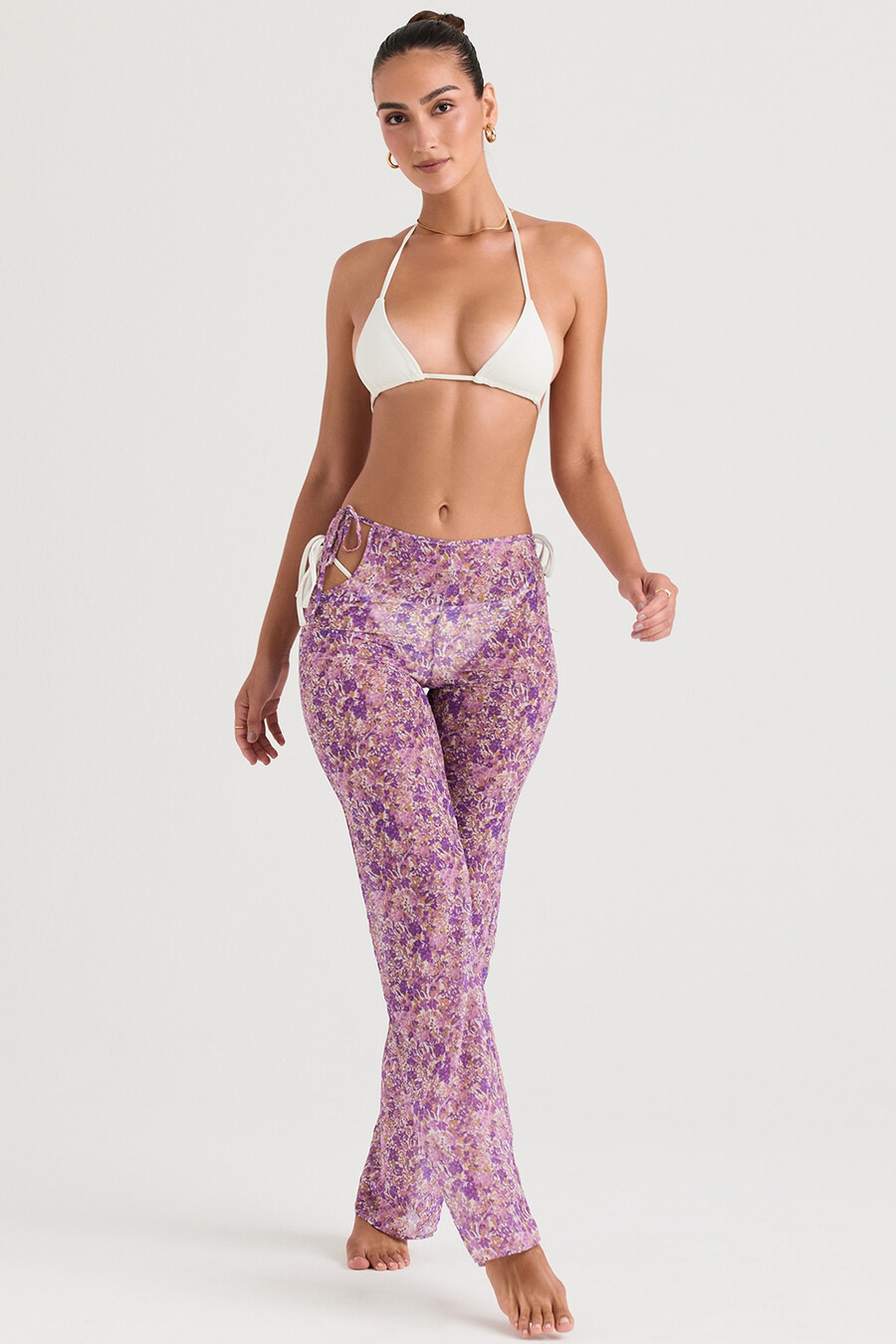 pantaloni con ritagli floreali viola