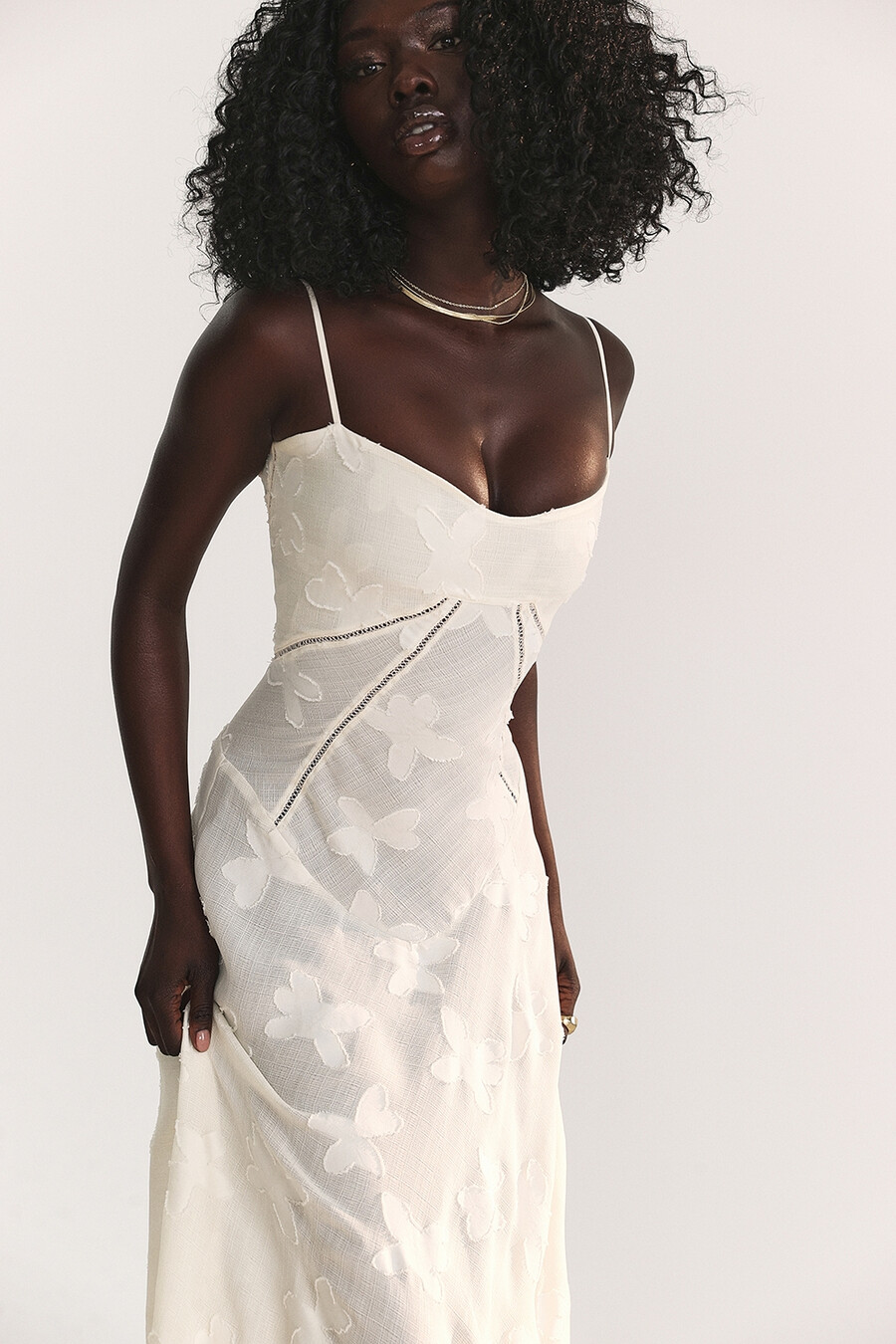 abito lungo vintage con schiena in pizzo floreale color crema