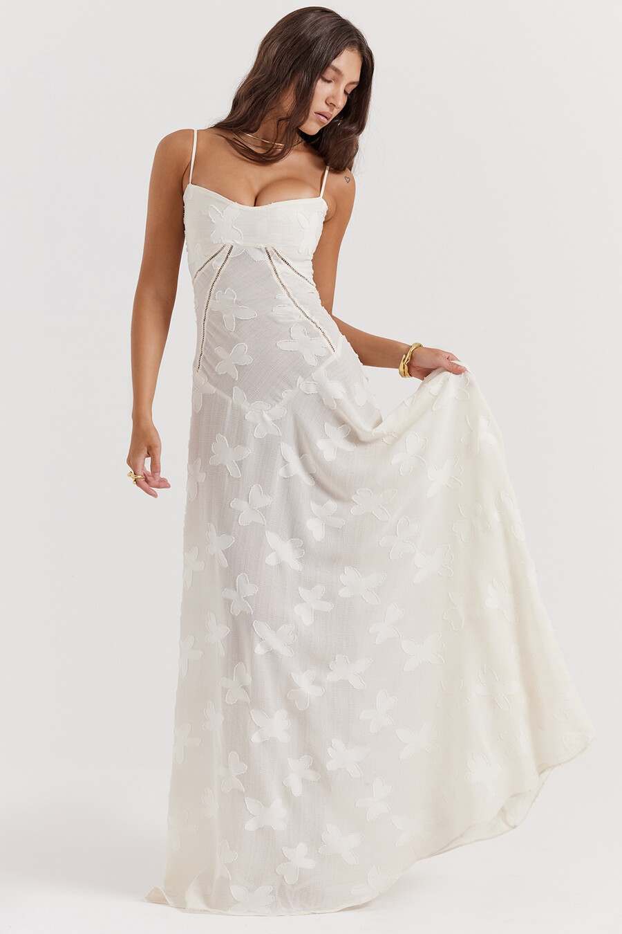 abito lungo vintage con schiena in pizzo floreale color crema