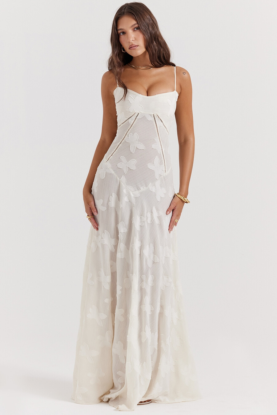 abito lungo vintage con schiena in pizzo floreale color crema