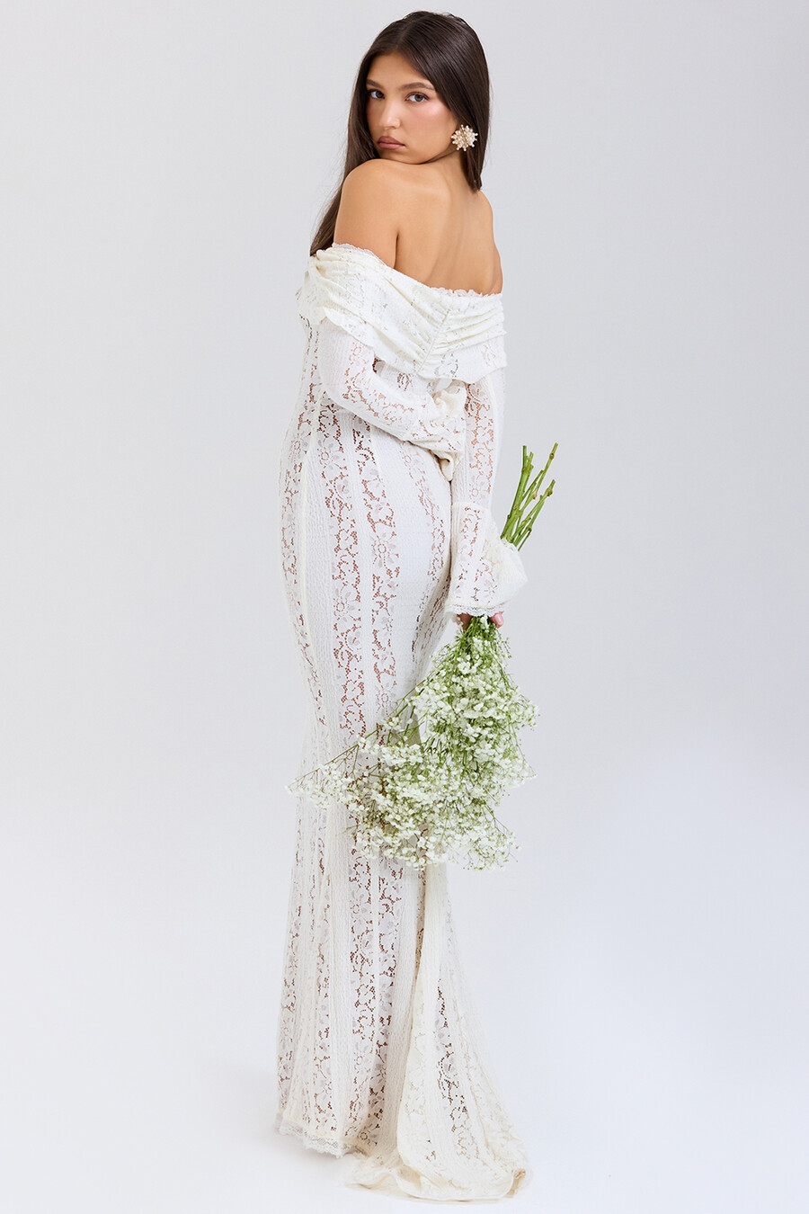 abito lungo vintage in pizzo floreale color crema con spalle scoperte