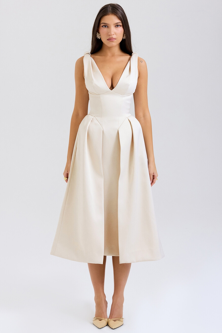 abito midi plissettato in raso color crema vintage