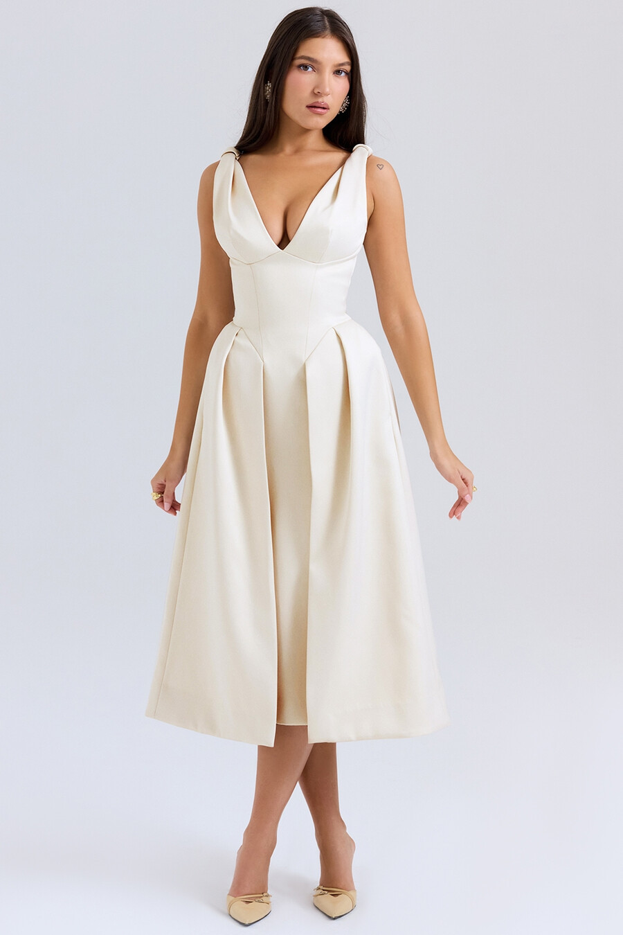 abito midi plissettato in raso color crema vintage