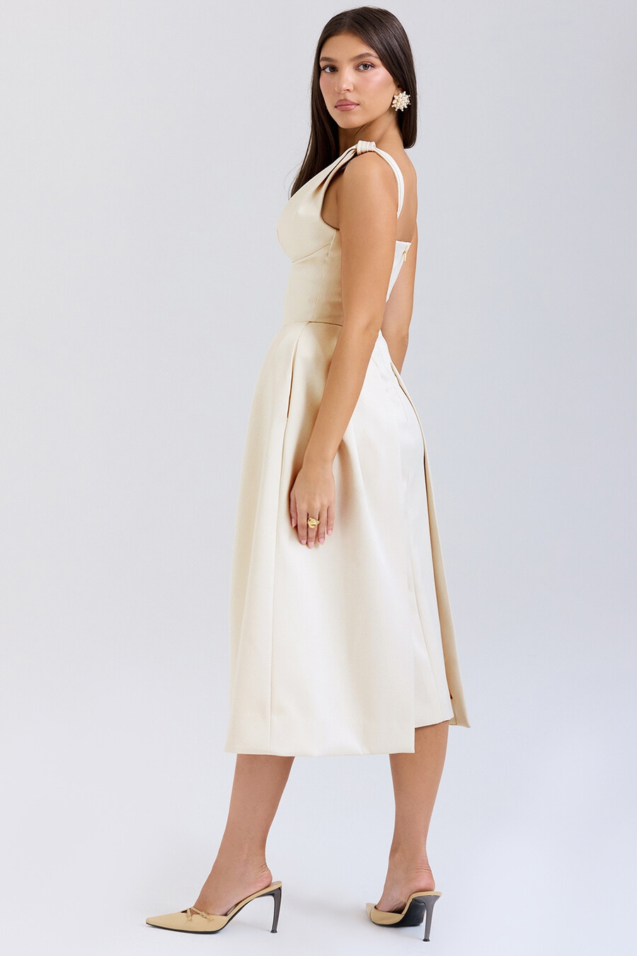abito midi plissettato in raso color crema vintage