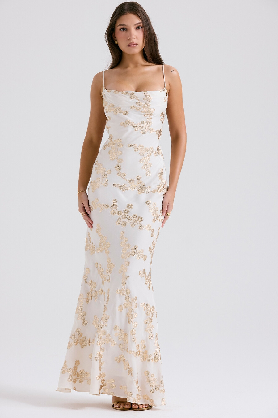 abito in raso jacquard bianco e oro