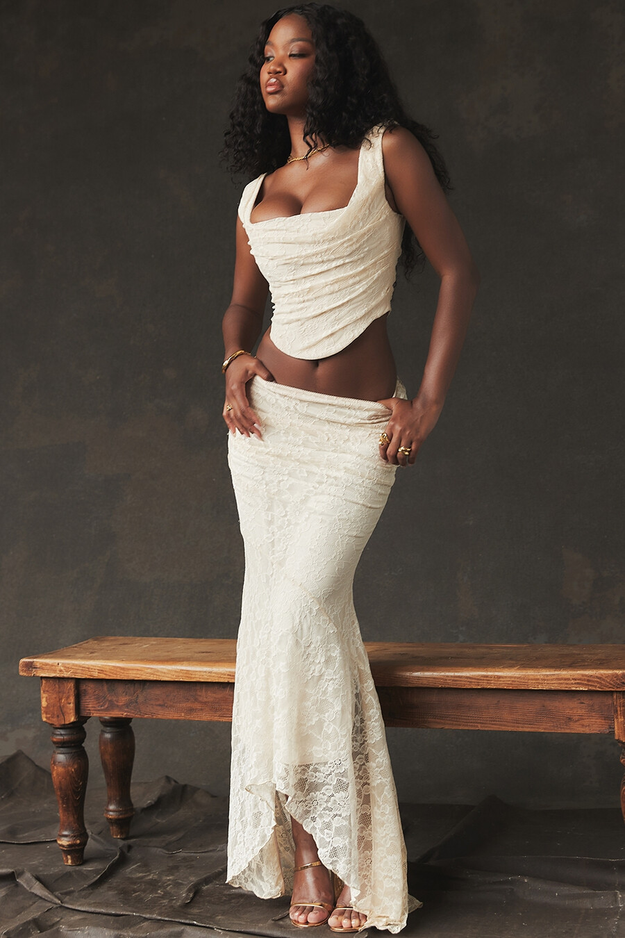 gonna lunga in pizzo crema vintage