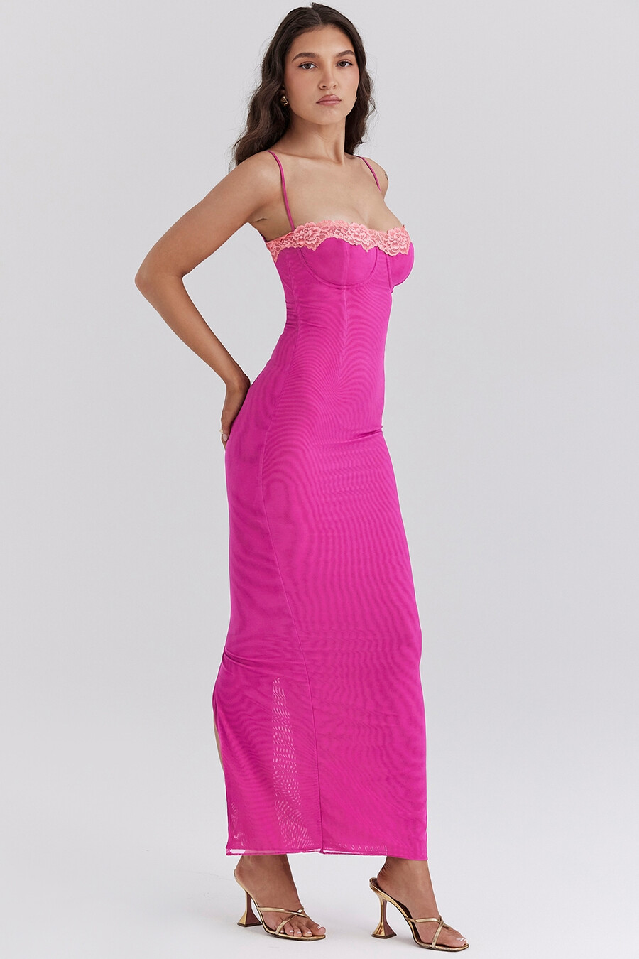 abito lungo con pizzo color lampone