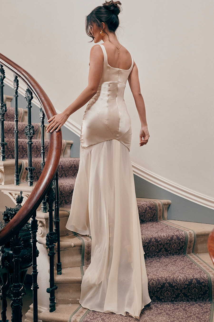 abito lungo in chiffon color champagne