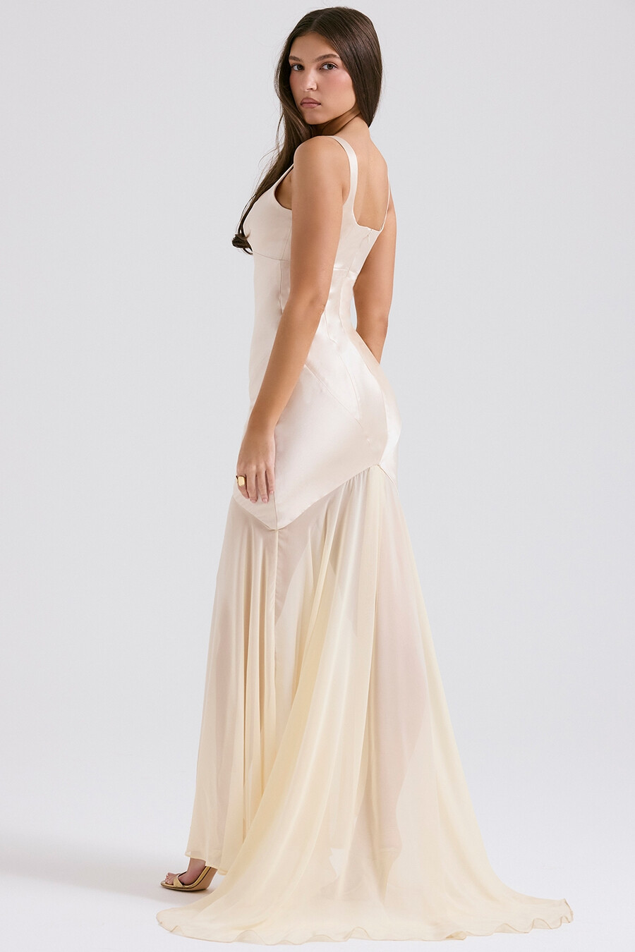 abito lungo in chiffon color champagne
