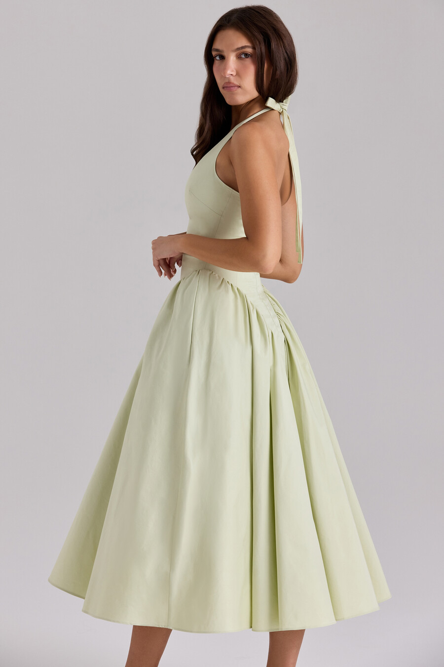 abito estivo midi in cotone pistacchio con scollo allamericana