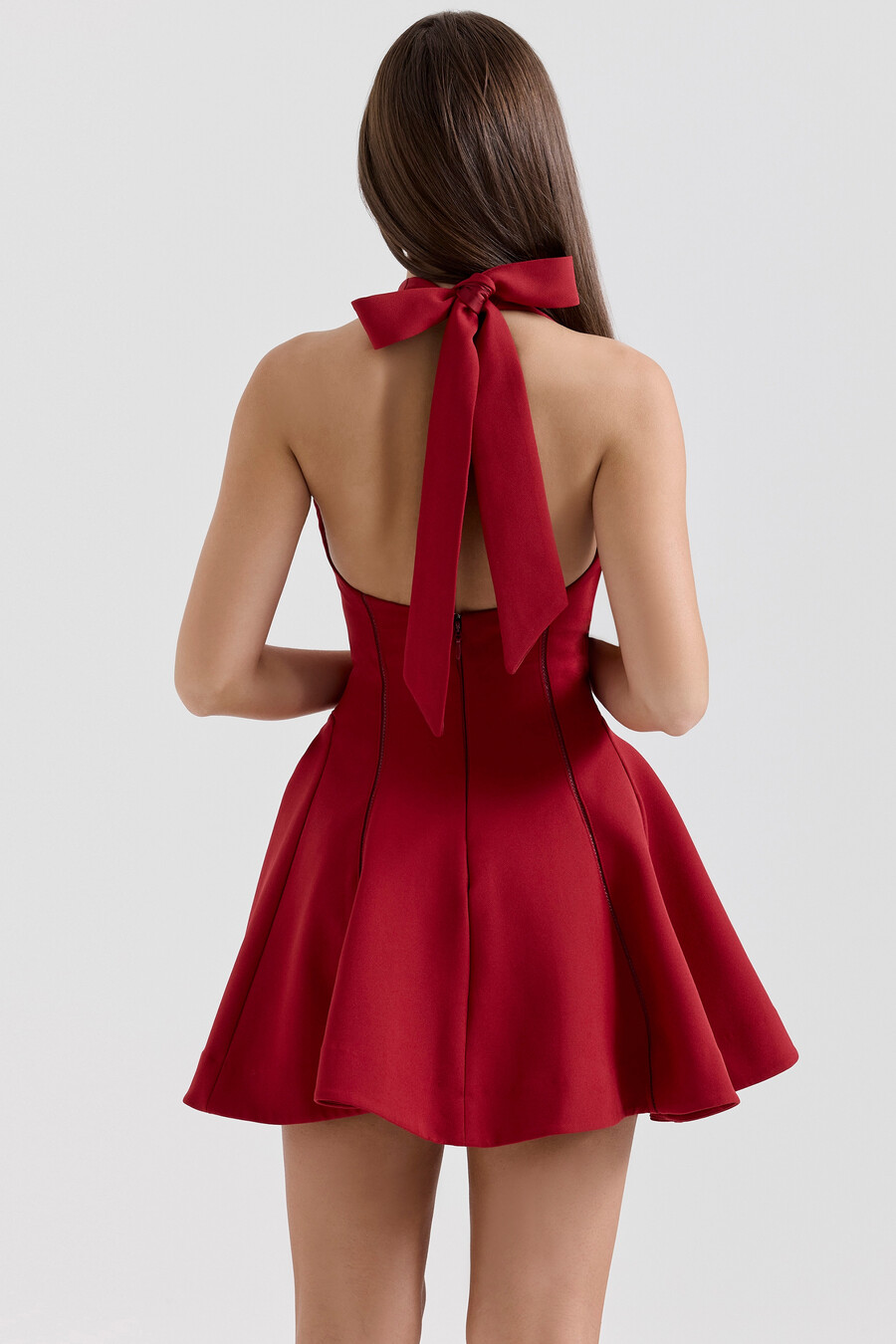 mini abito rosso con fiocco e scollo allamericana