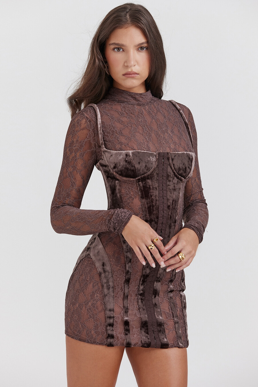 abito corsetto in velluto marrone e pizzo