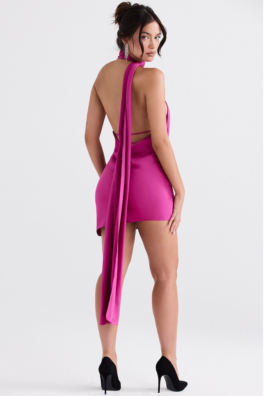 abito asimmetrico rosa shocking con scollo a v