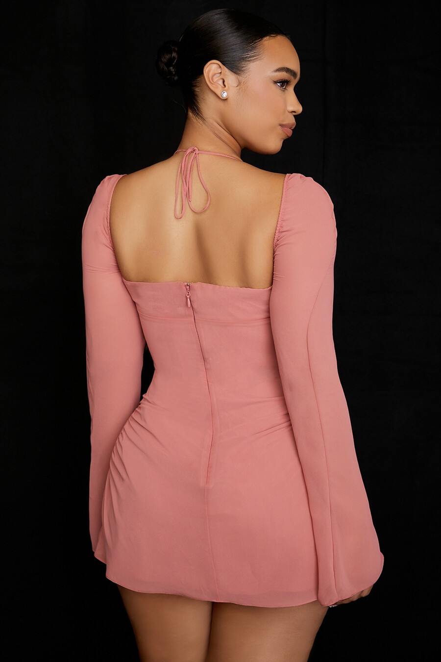 mini abito con scollo allamericana in chiffon rosa