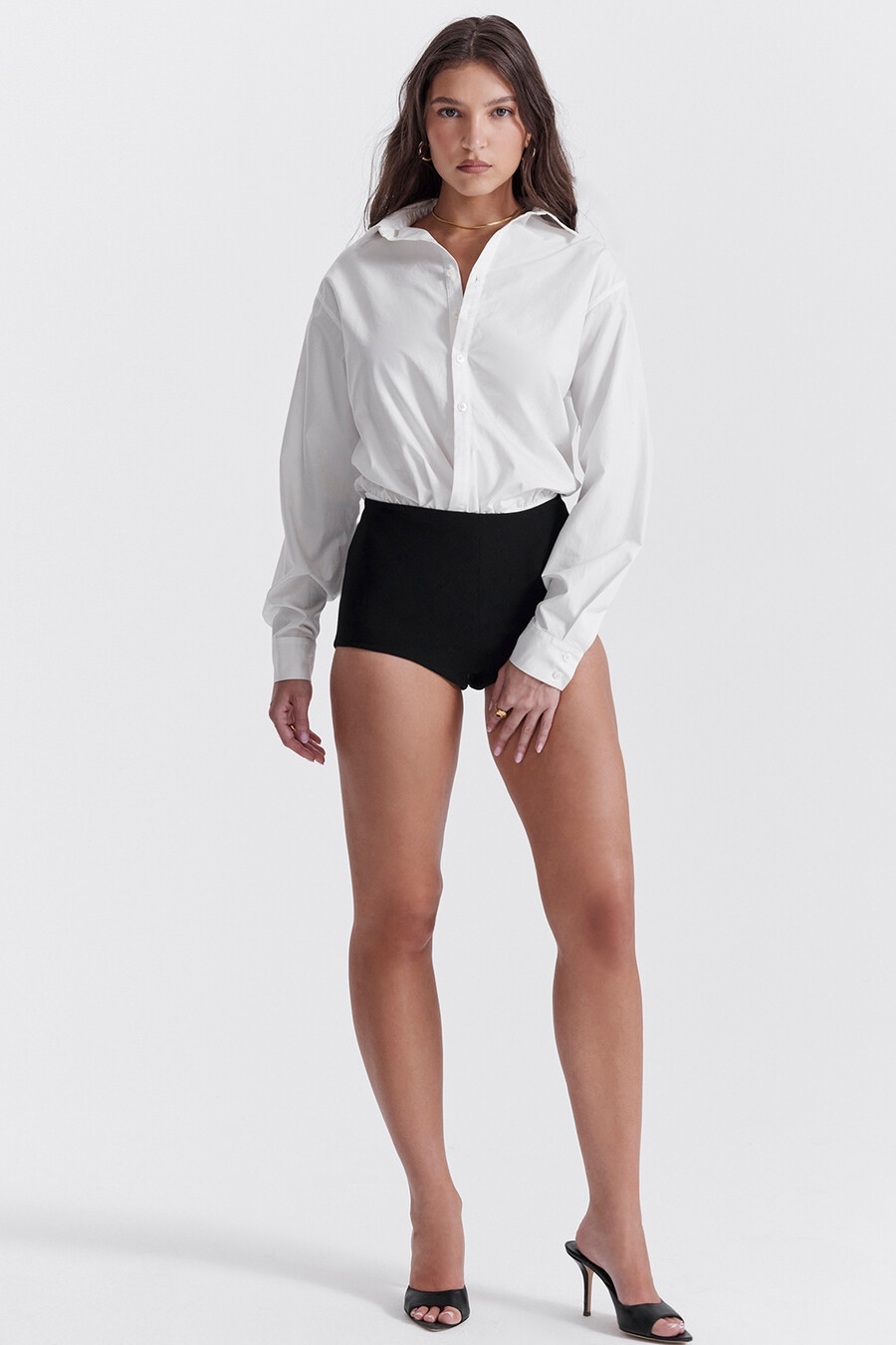 pantaloncini neri a vita alta