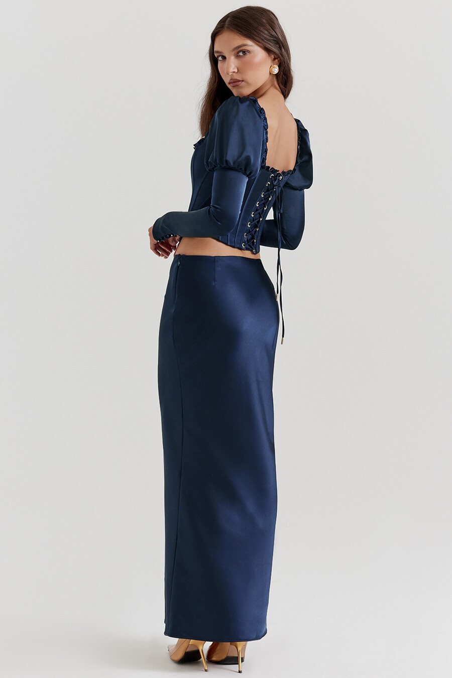 gonna lunga in raso blu navy con taglio sbieco