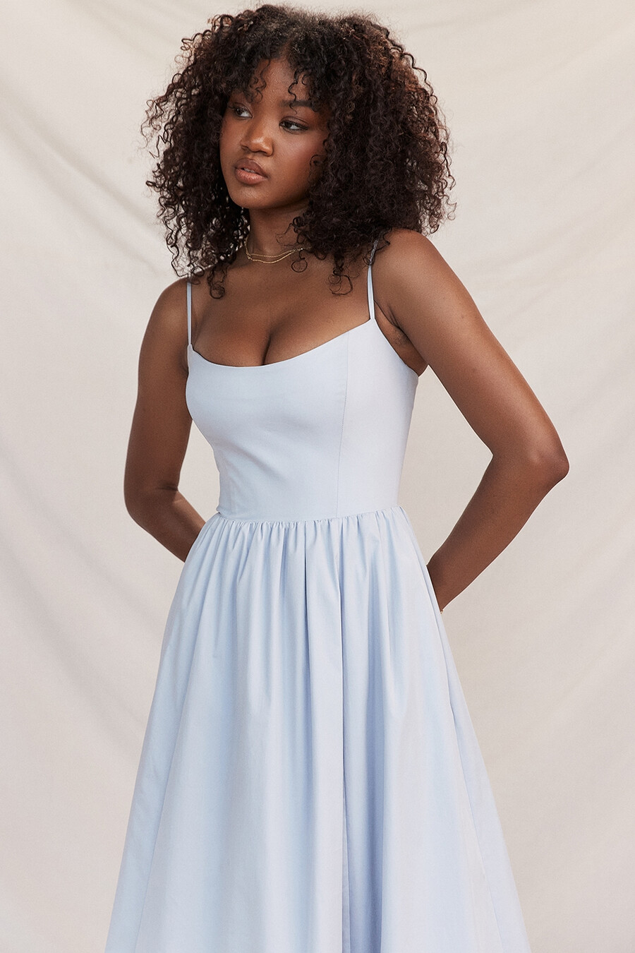 abito estivo con corsetto blu morbido