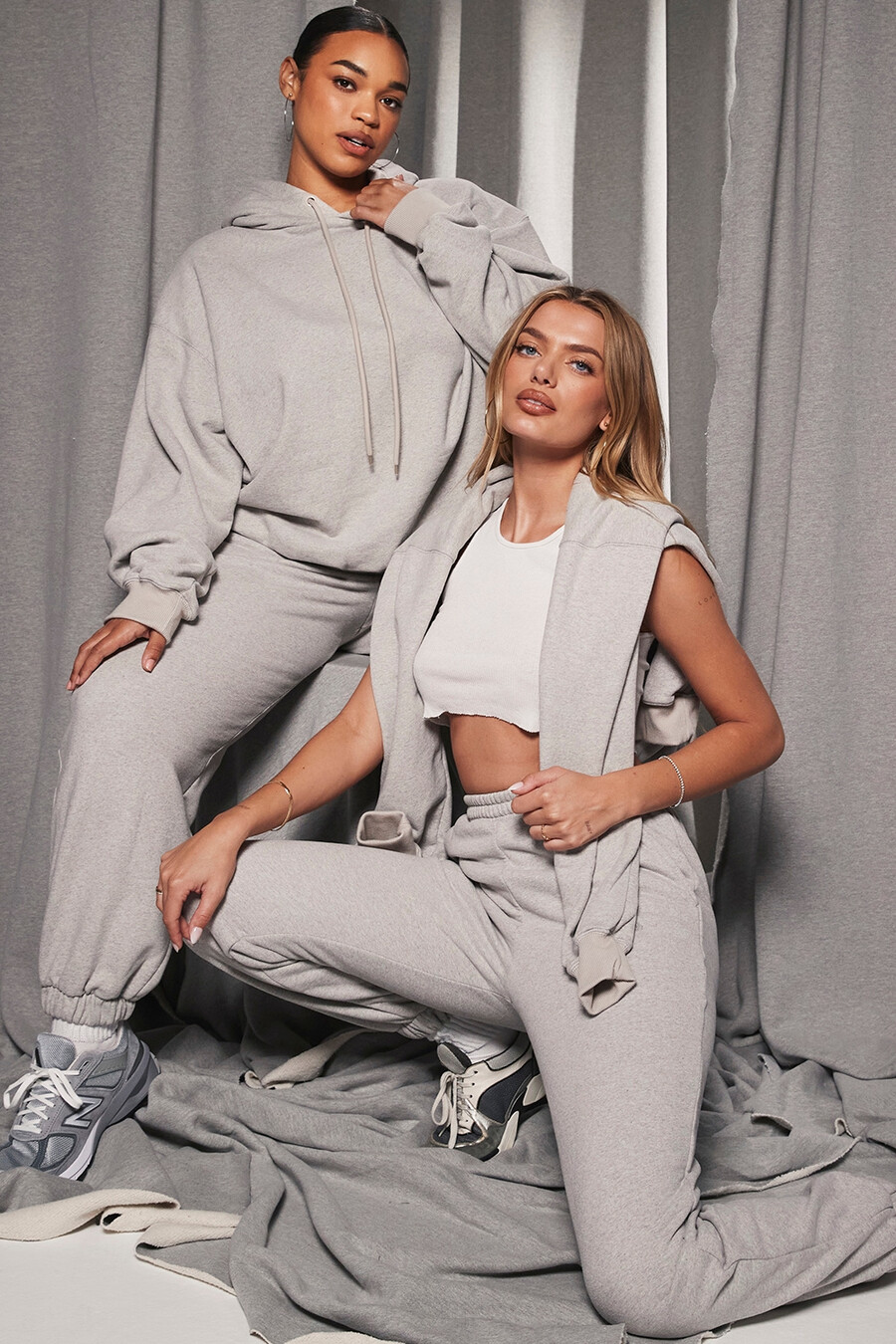 felpa con cappuccio oversize grigio chiaro