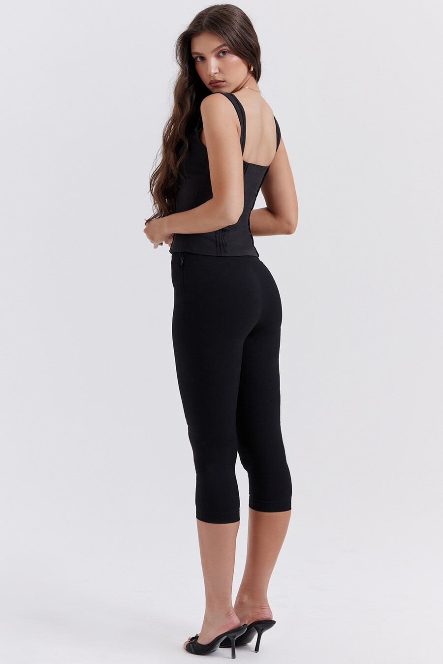 pantaloni capri neri