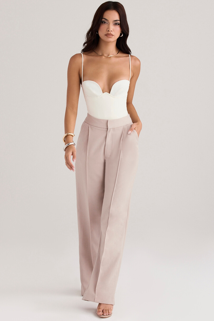 pantaloni beige larghi