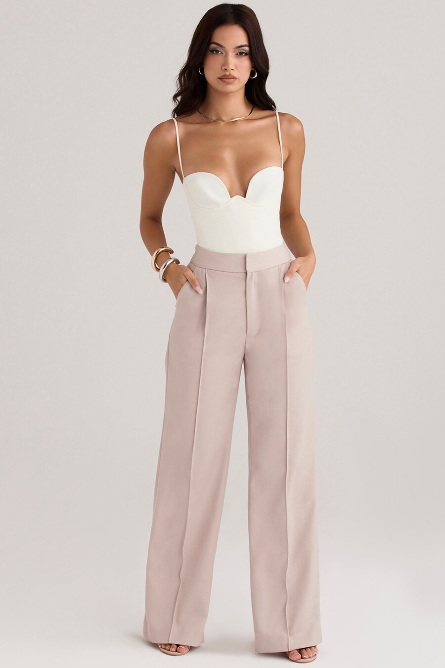 pantaloni beige larghi