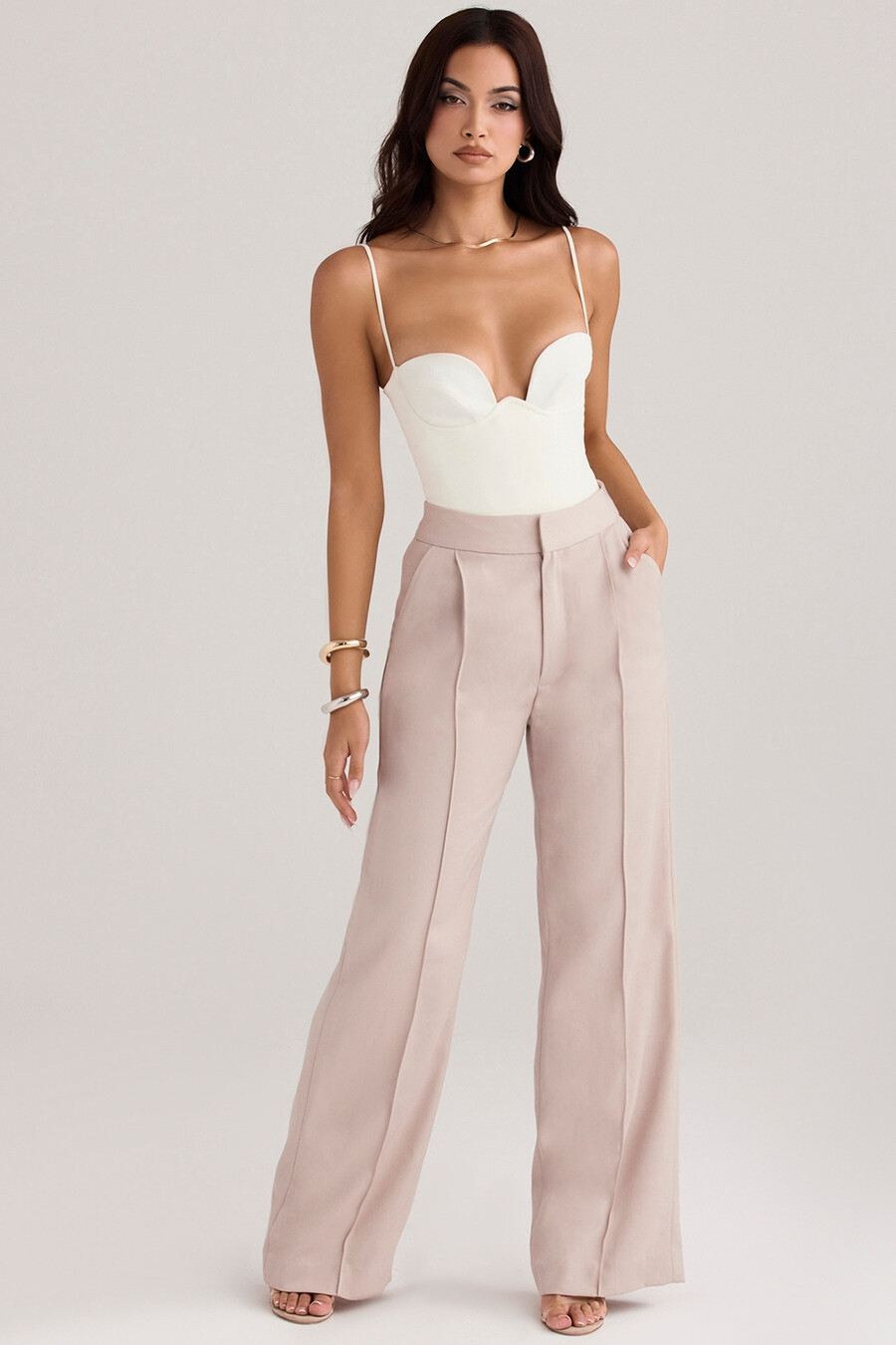 pantaloni beige larghi