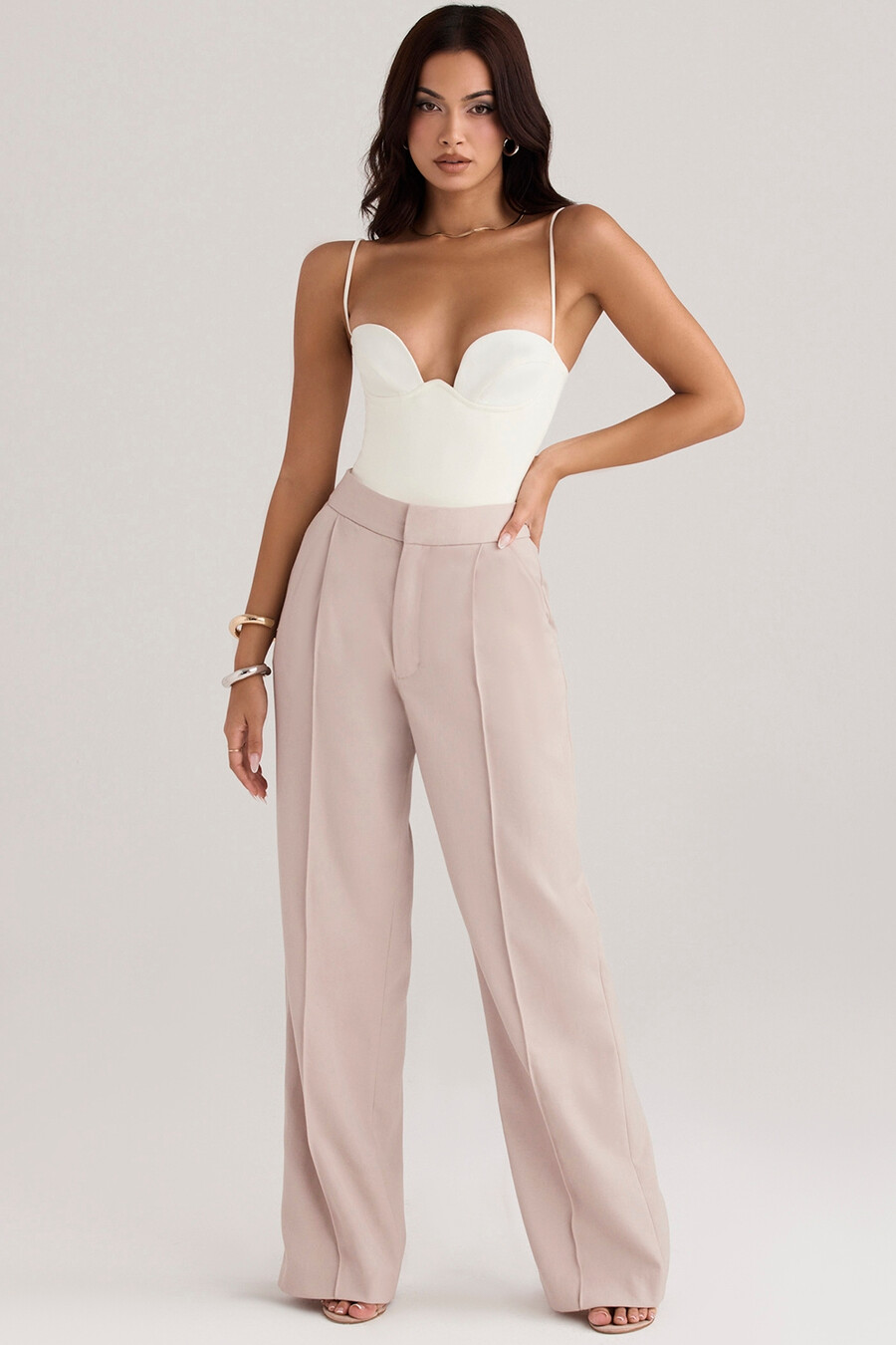 pantaloni beige larghi