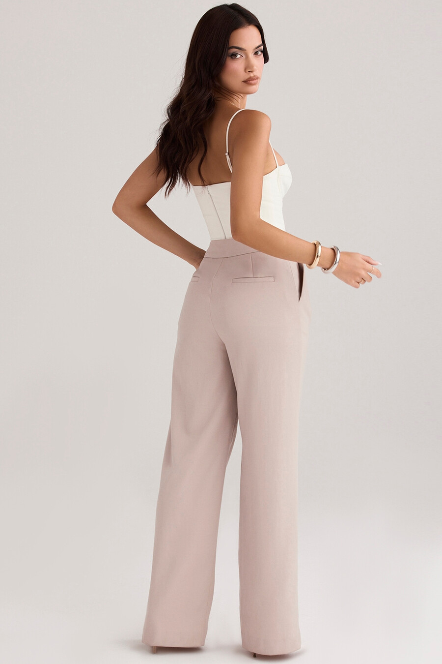 pantaloni beige larghi