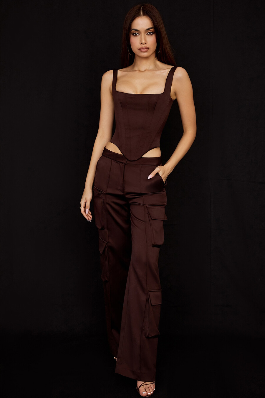 pantaloni cargo in raso color cioccolato