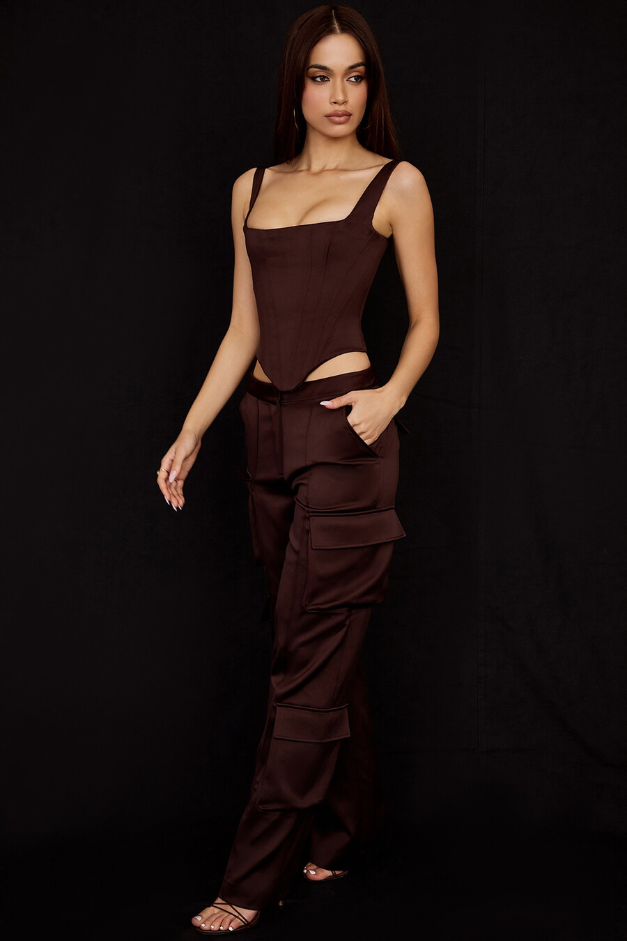 pantaloni cargo in raso color cioccolato