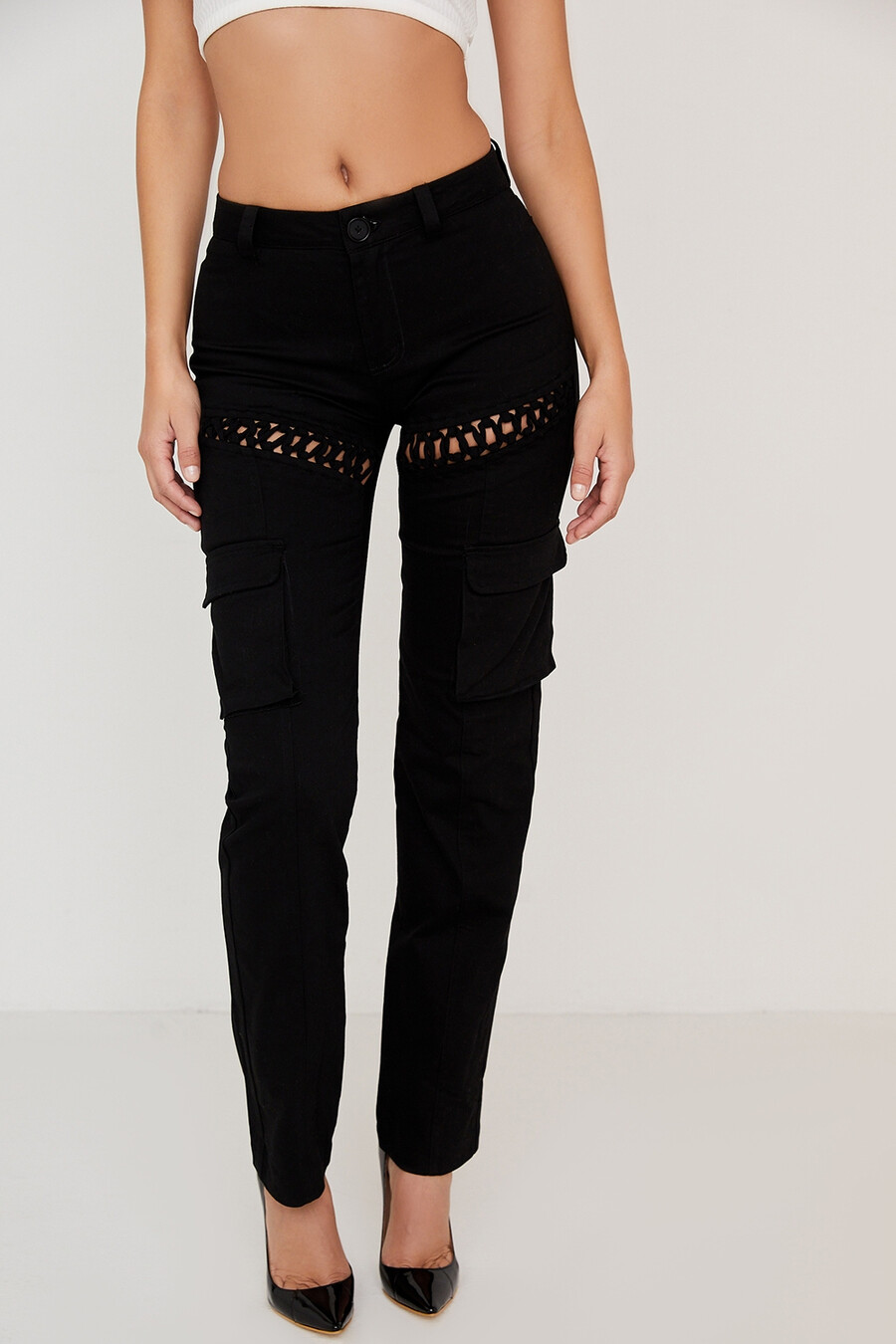 pantaloni cargo neri con lacci